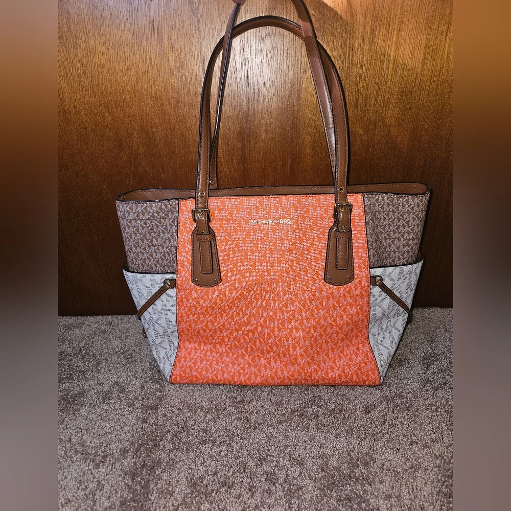 Michael Kors Orange, Tan & Cream Colorblocked Voyager East West Tote EUC - Picture 10 of 12